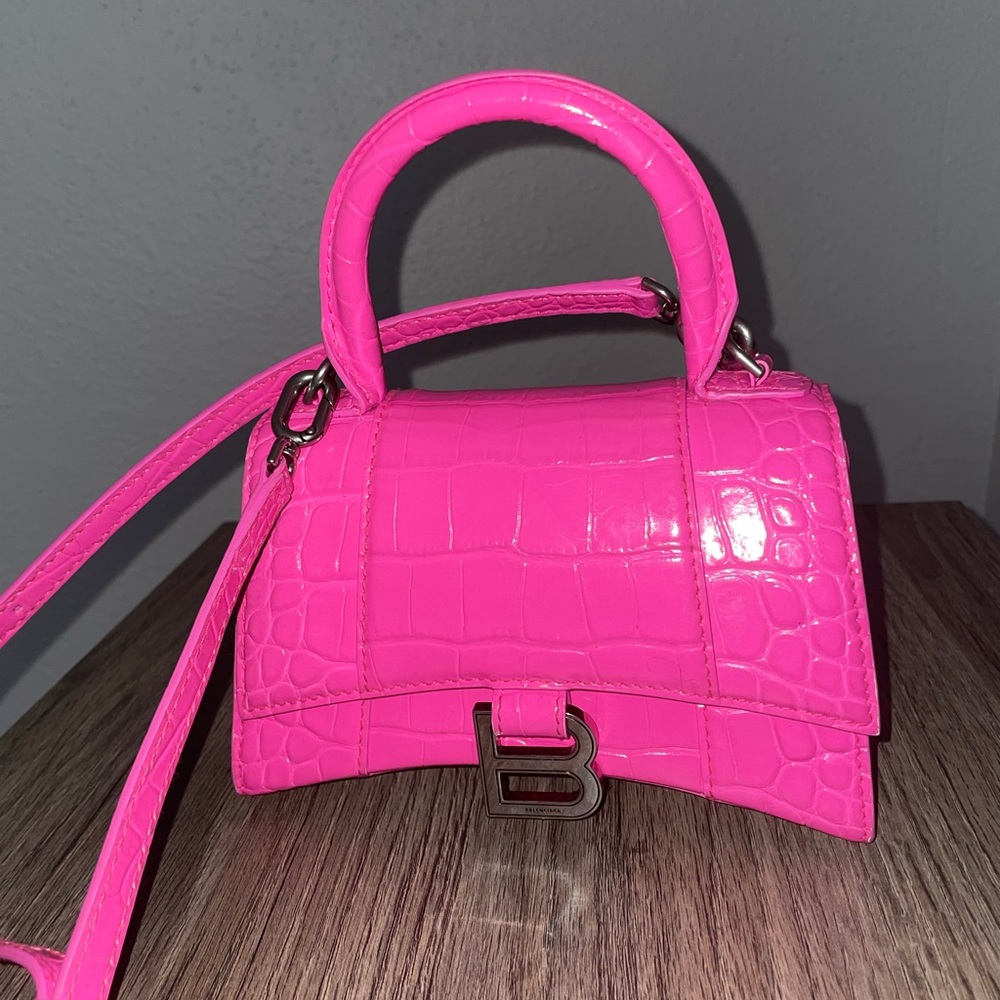 Balenciaga xs hourglass bag. Color pink with strap